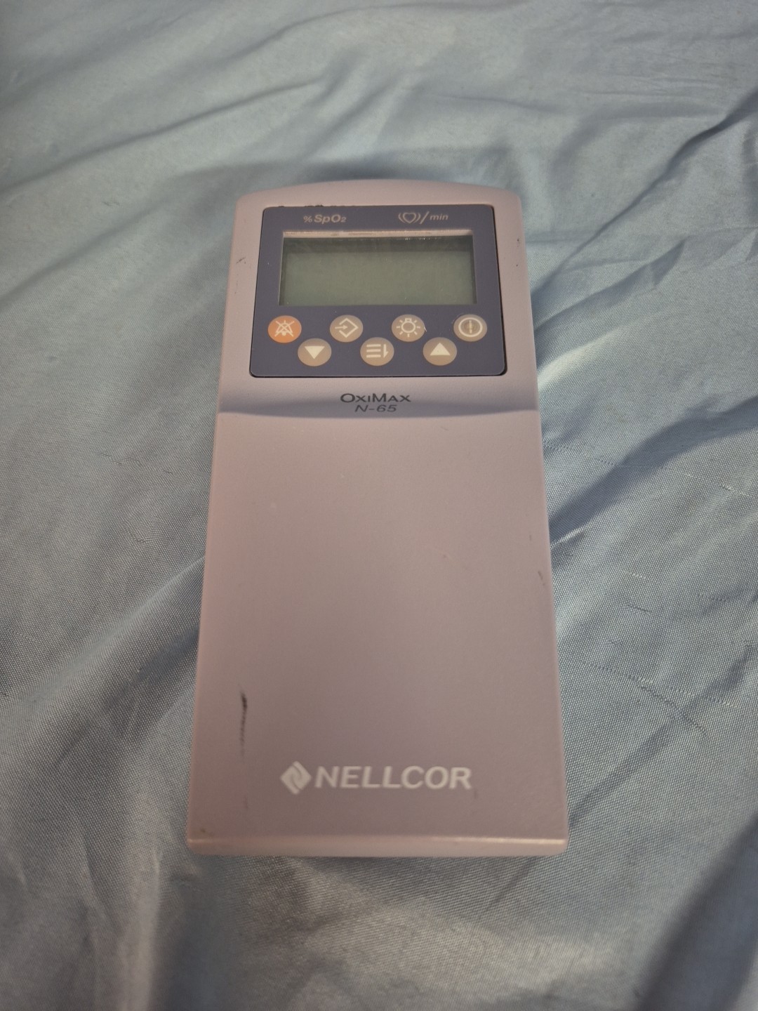 Nellcor OxiMax N-65P Handheld Pulse Oximeter W/ SpO2 Sensor & Yellow Case