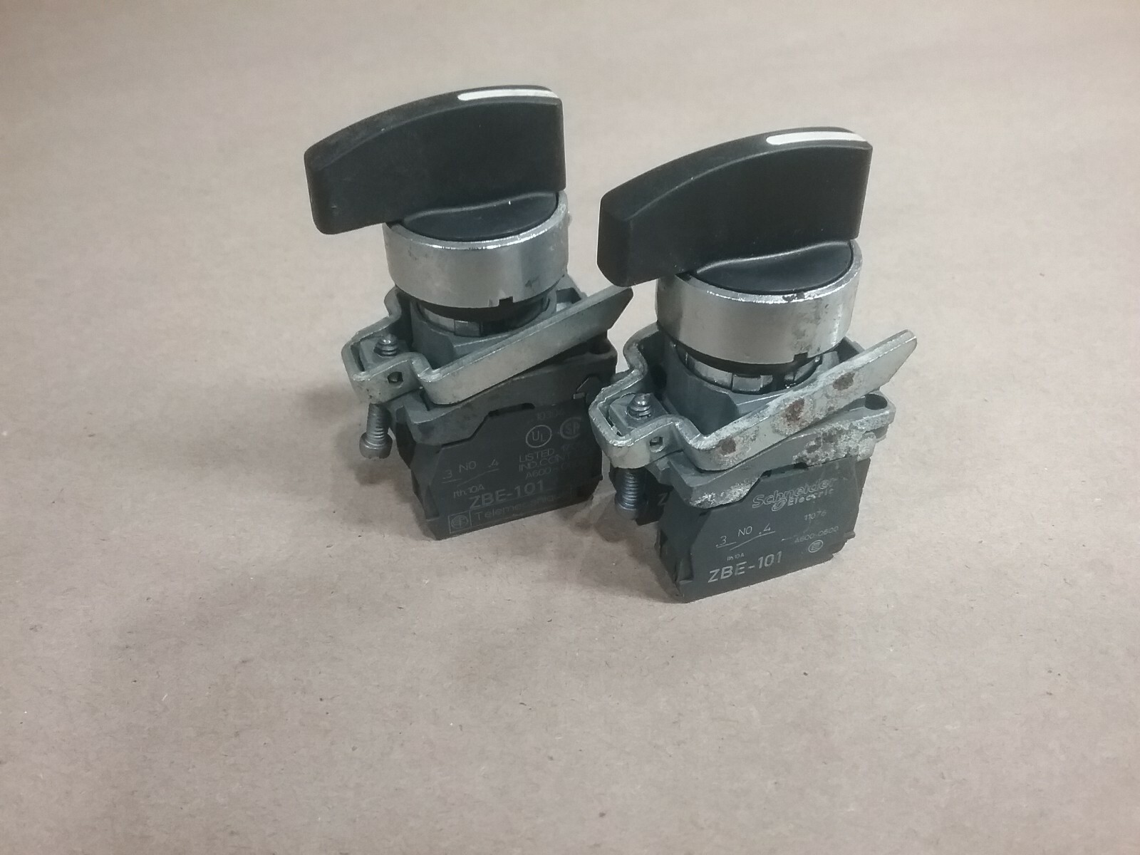 Lot Of 2 Telemecanique Schneider ZBE-101 2-Way Momentary Contact Switch #03G91