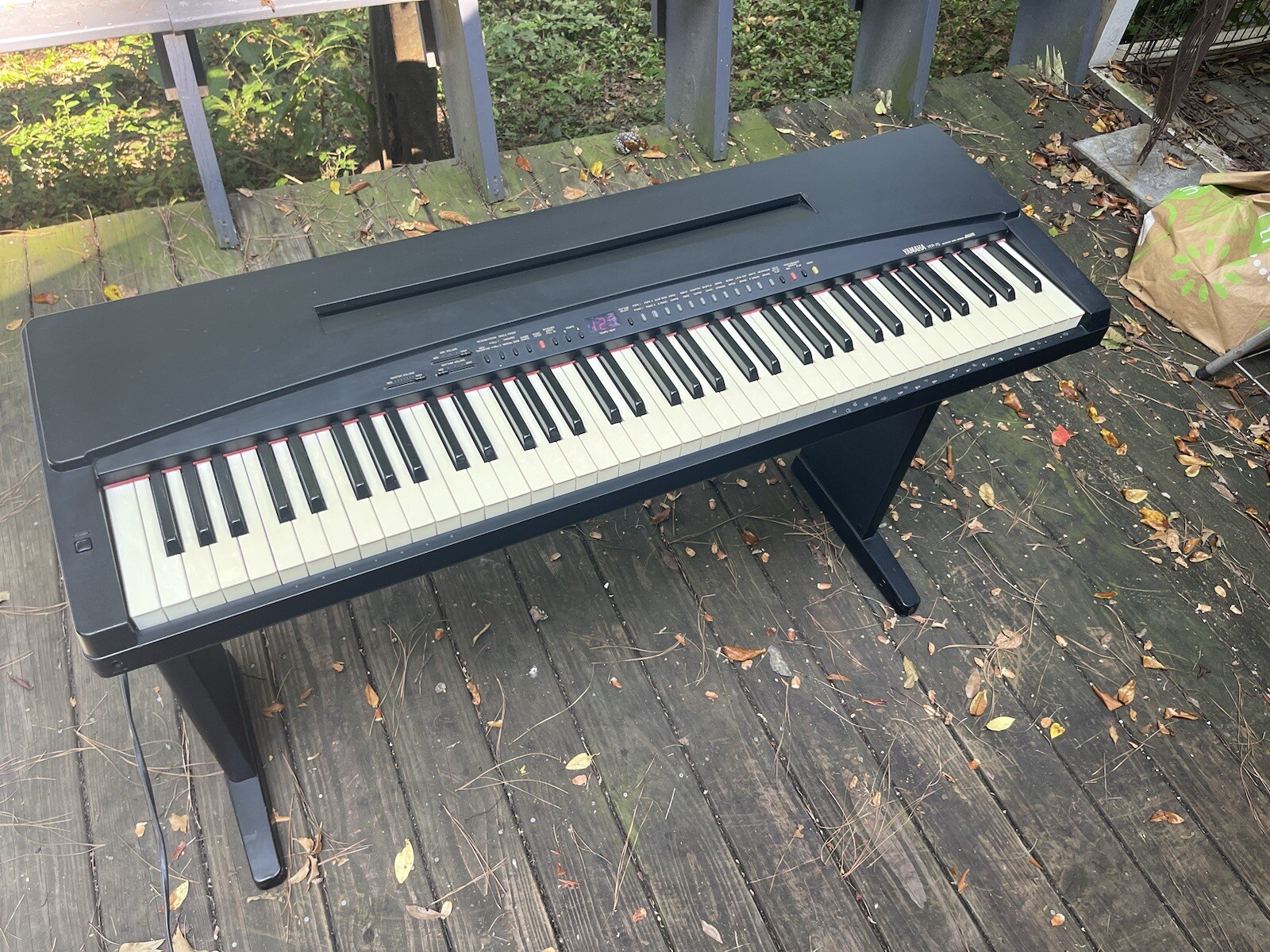 Yamaha YFP-70 AWM Enhanced Wave Memory Keyboard w/ Stand Piano