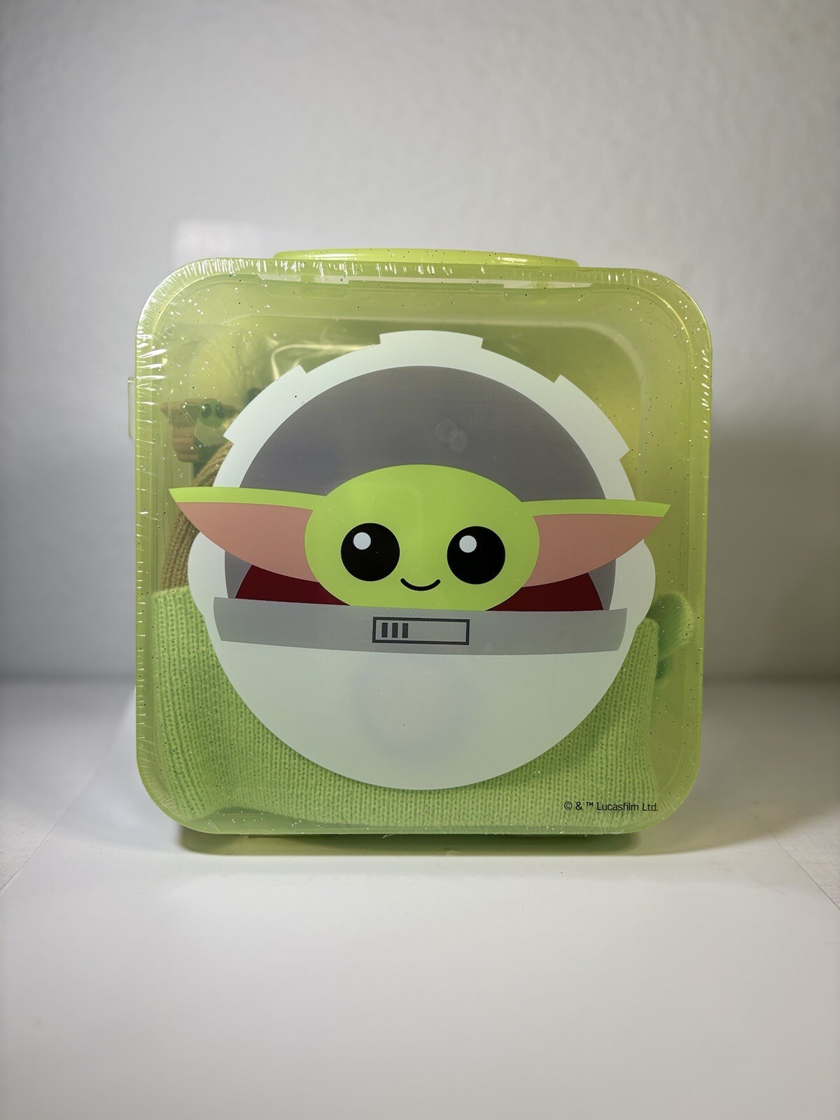 Baby Yoda Youth Box Culture Fly Set Star Wars Beanie Bracelets Stickers 0799