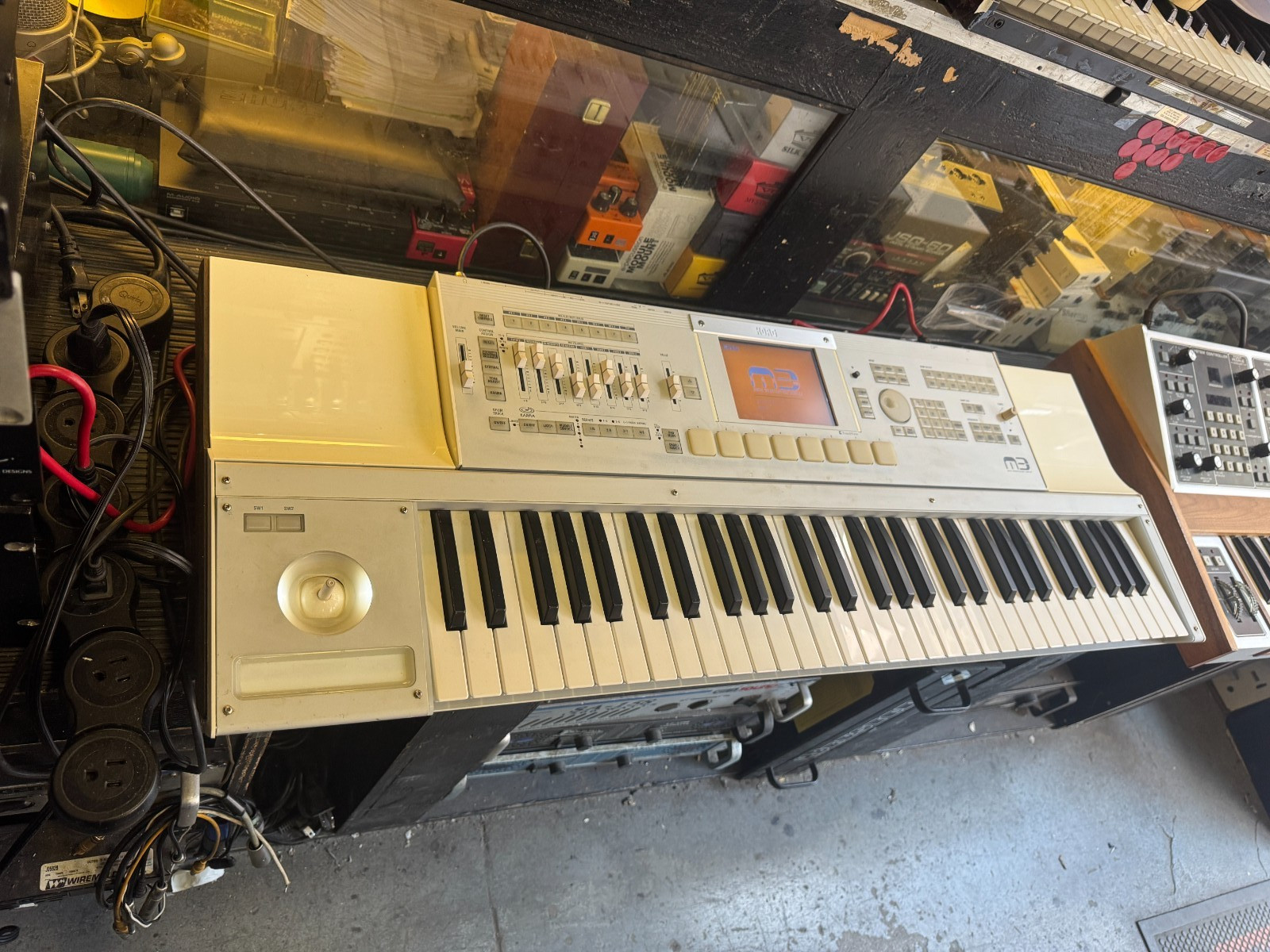 Korg M3 61 keys keyboard , New Touch Screen LCD ,Clean ARMENS