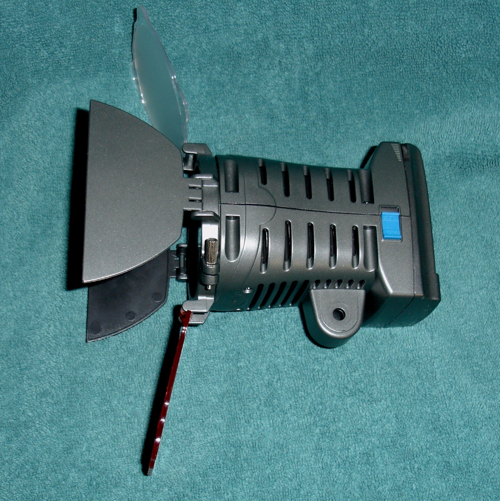 PROFESSIONAL LED-5010 VIDEO LIGHT Versatile hand held vs COLD shoe mount