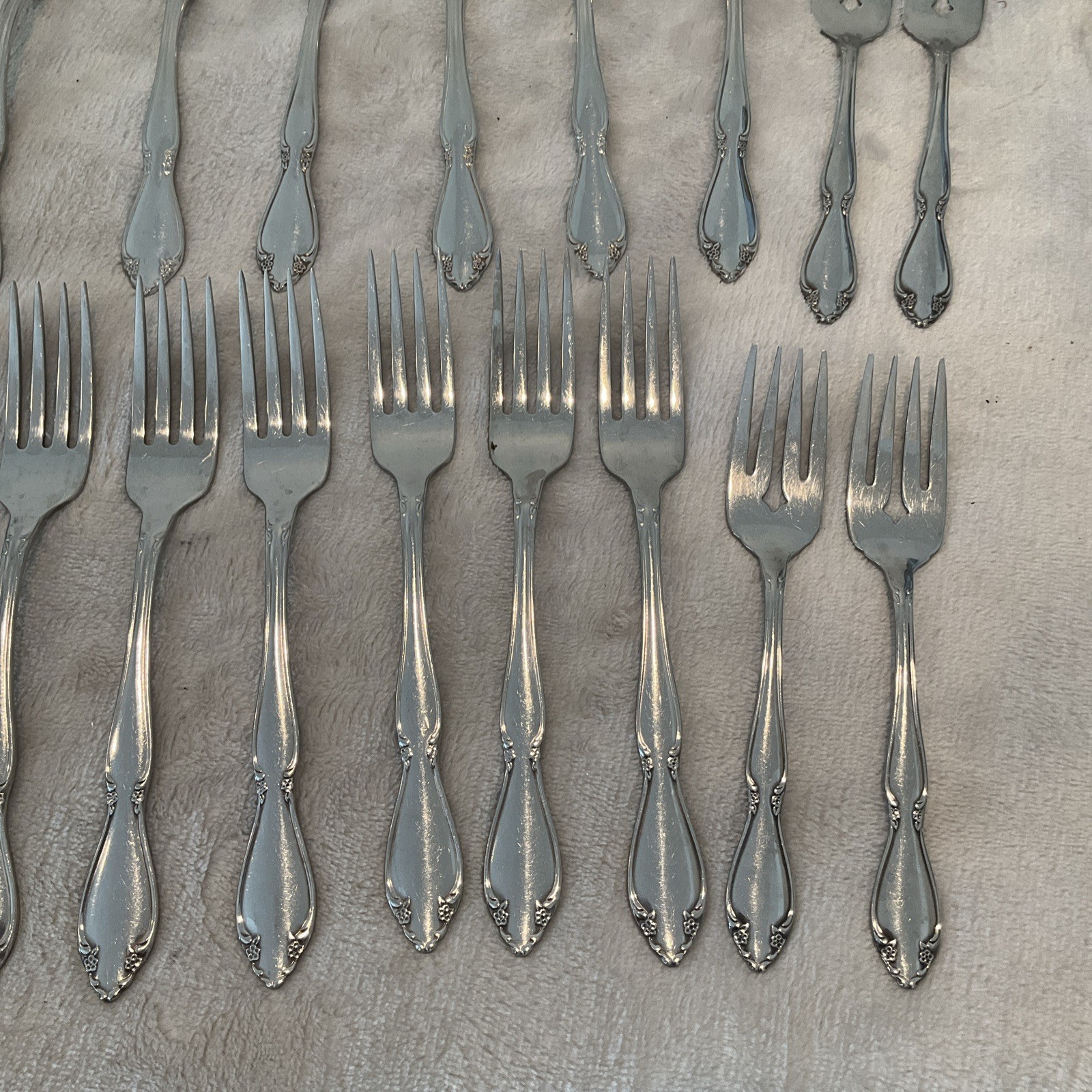 Oneida Berkeley Square Stainless Flatware 45pcs Bundle