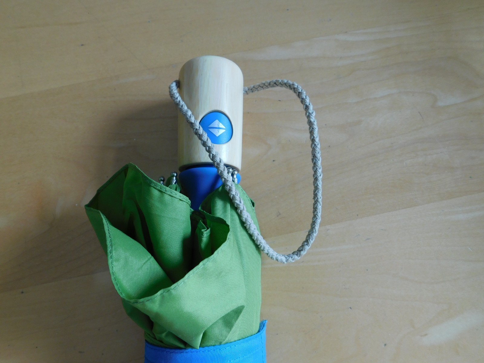 UMBRELLA Compact One Touch Automatic Open Folding Green & Blue Wooden Handle