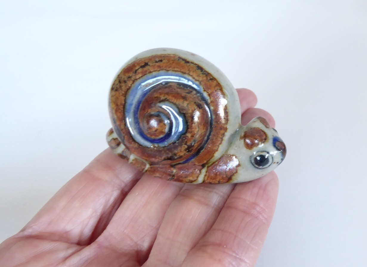 Vintage Mexico Folk Art Pottery Garden Snail Figurine 2.25" w Wilmot Gray Brown