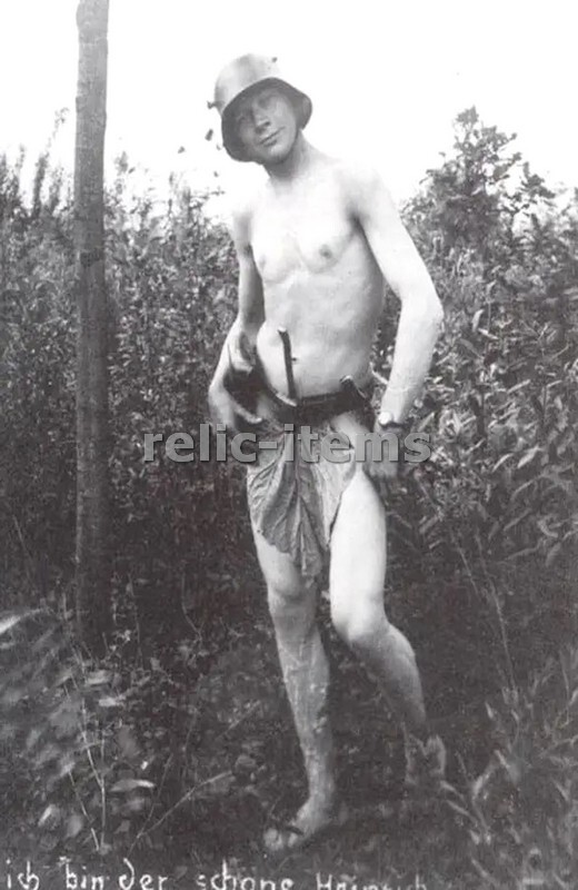 WW2 PICTURE PHOTO GERMAN SOLDIER  FUNNY 6453
