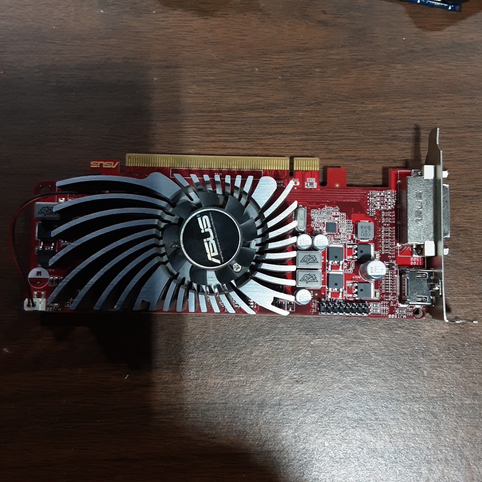 ASUS Radeon HD 6570 1GB GDDR3 128-bit PCI-E 2.1 DVI VGA HDMI EAH6570/DI/1GD3(LP)