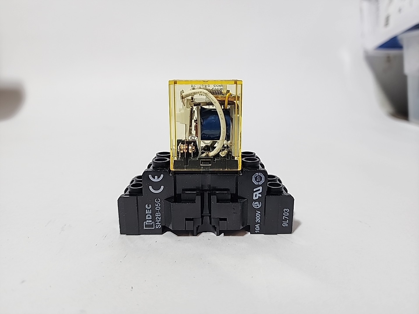 IDEC RH2B-UL W/ SH2B-05C