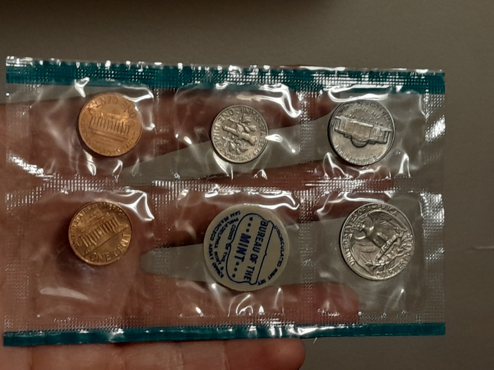 1968 US MINT P/D Set. 40% SILVER Kennedy Coin.