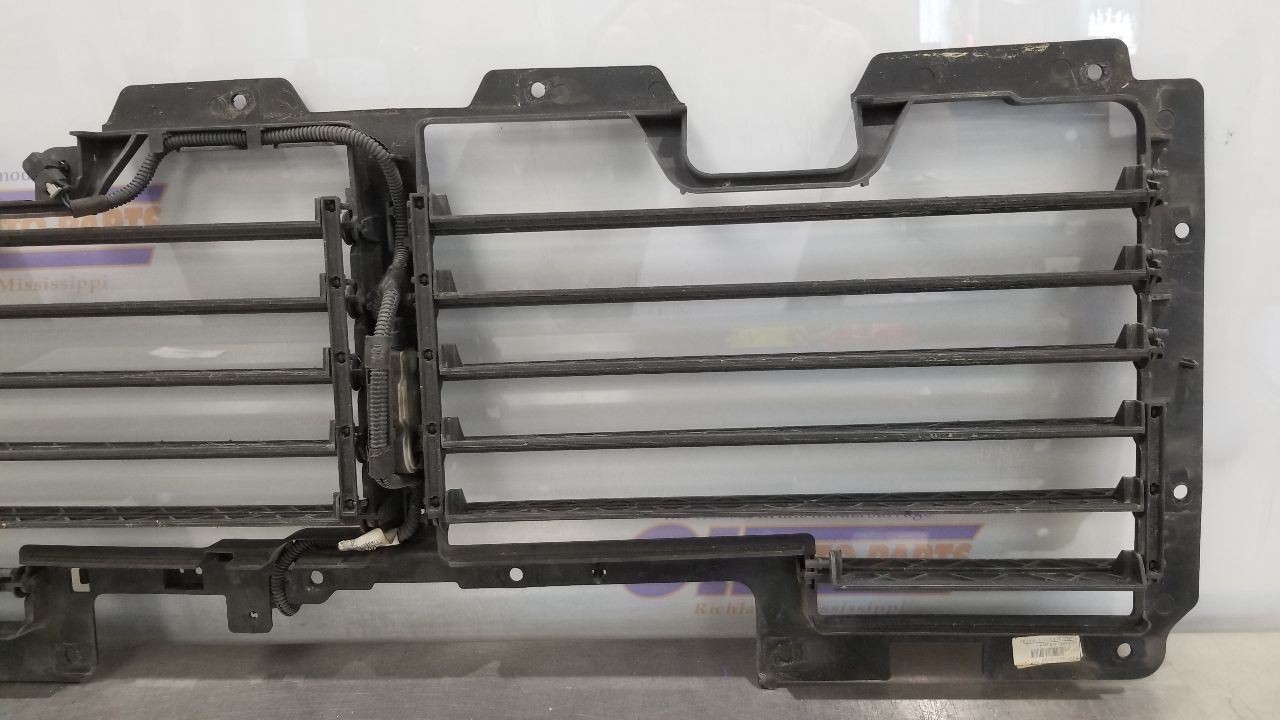19 CADILLAC ESCALADE PLATINUM 6.2L AIR SHUTTER