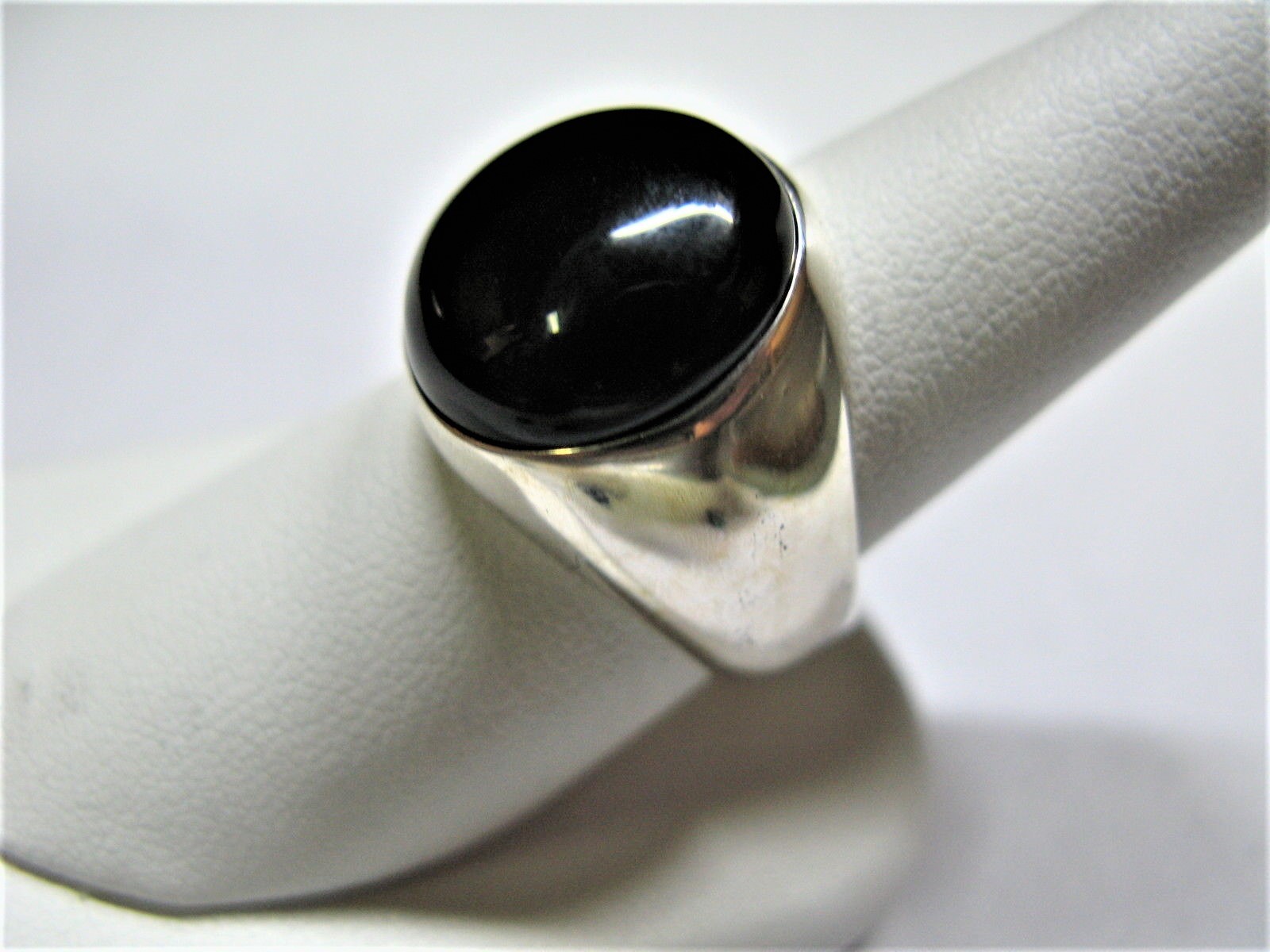 MENS 925 SILVER CRAFTED CABOCHON ROUND ONYX RING