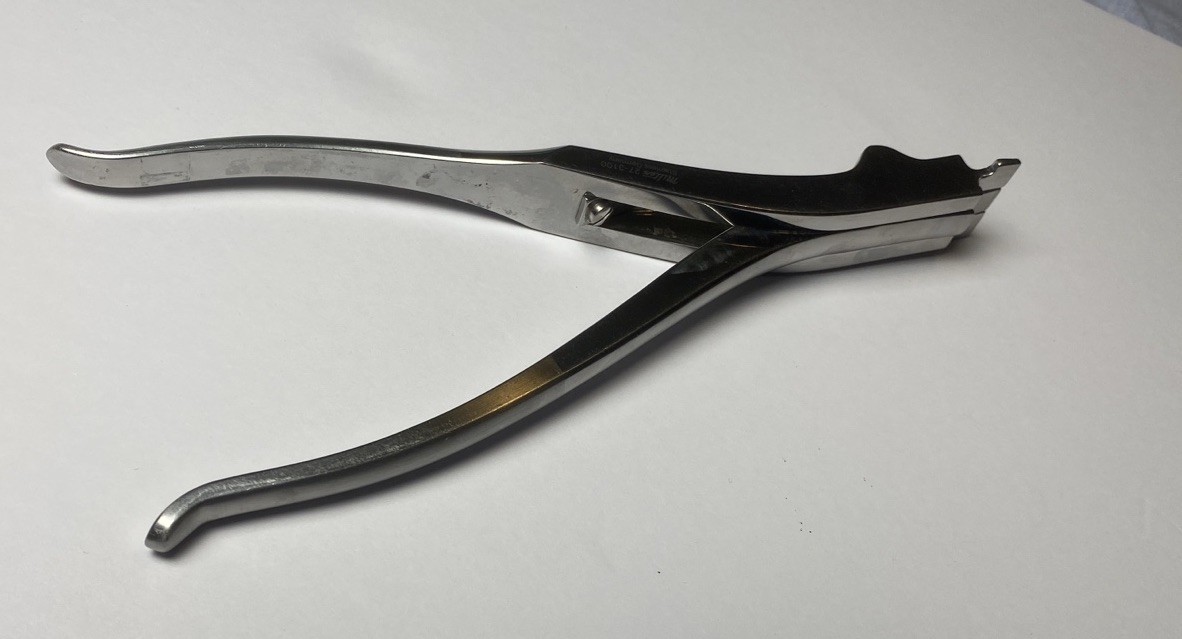 O.R GRADE THREE PRONG ORTHOPEDIC CAST SPREADER 9'' SURGICAL MILTEX