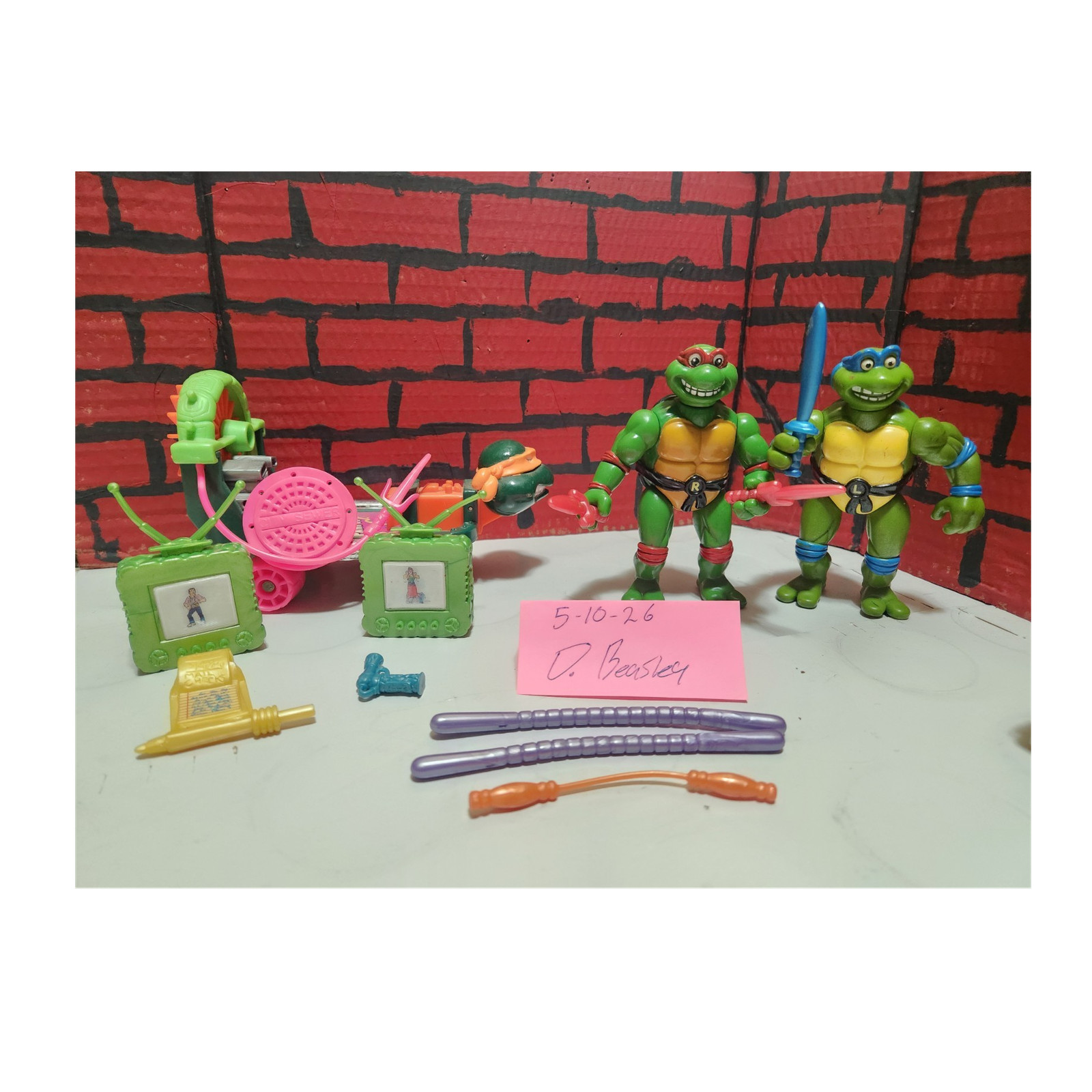 TMNT TOON Turtles Mikey & Raph with  cheapskate 2 & bonus weapons playmates