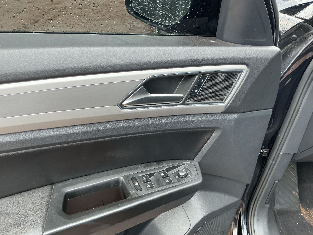 ATLAS 2018 Glove Box 4982003