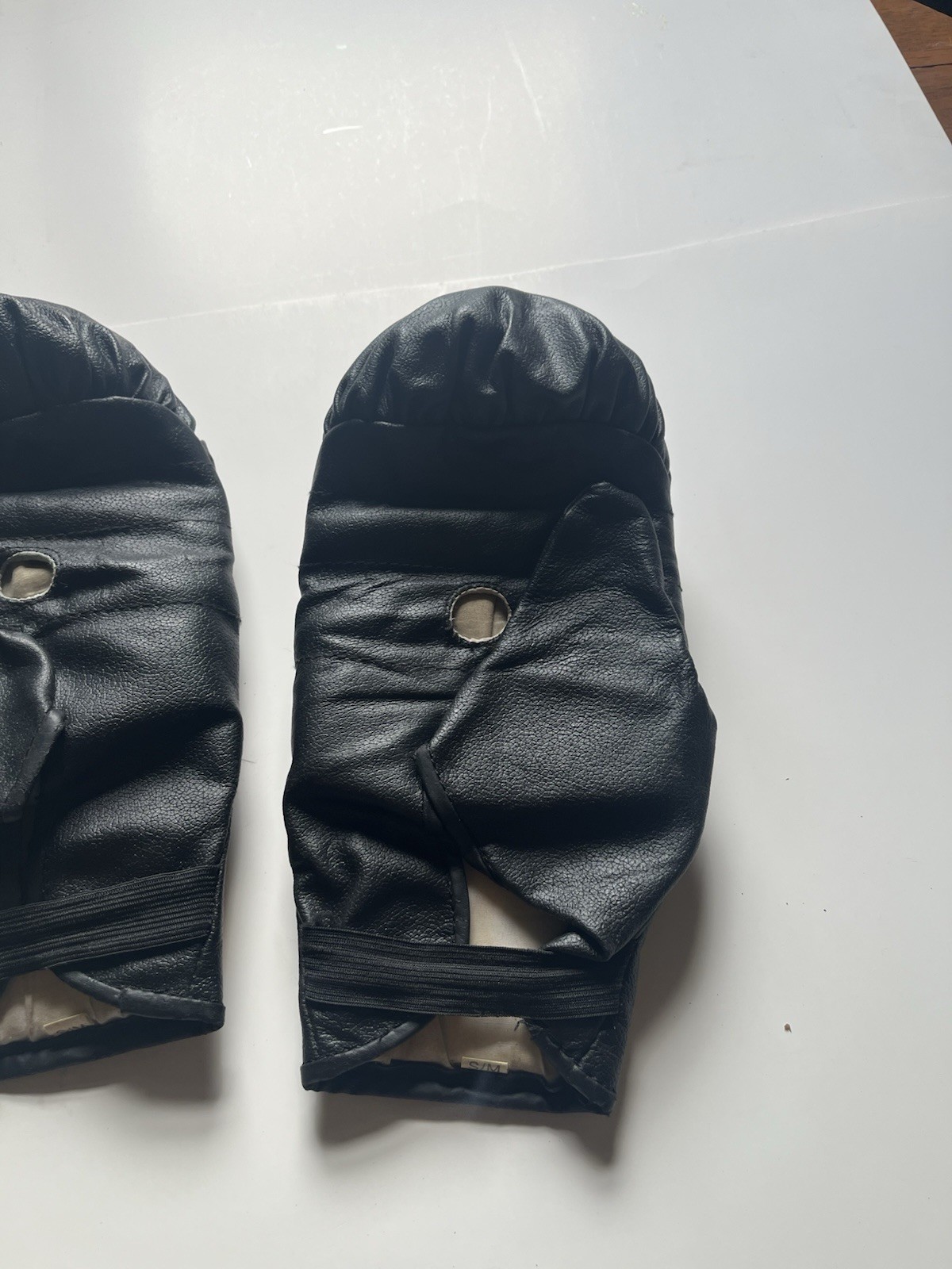 Everlast Boxing Gloves S/M Preowned Excellent Condition