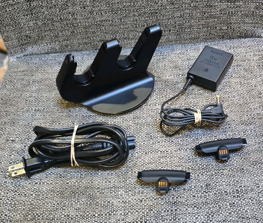 Sony PS3 DualShock 3 CECH-ZDC1U Charging Station. Comes With 2 Clips. Nice Unit!