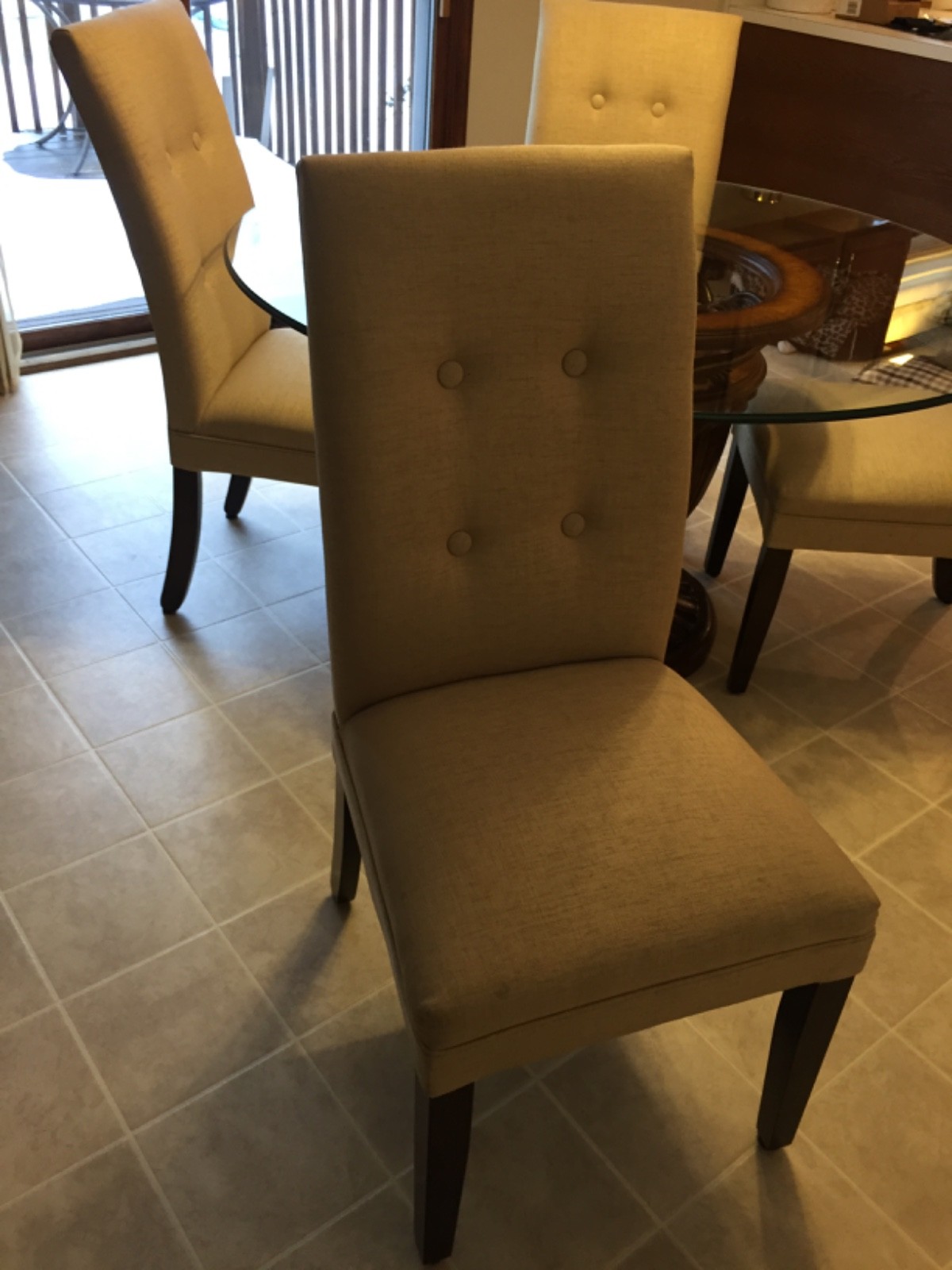60 inch round table and chairs