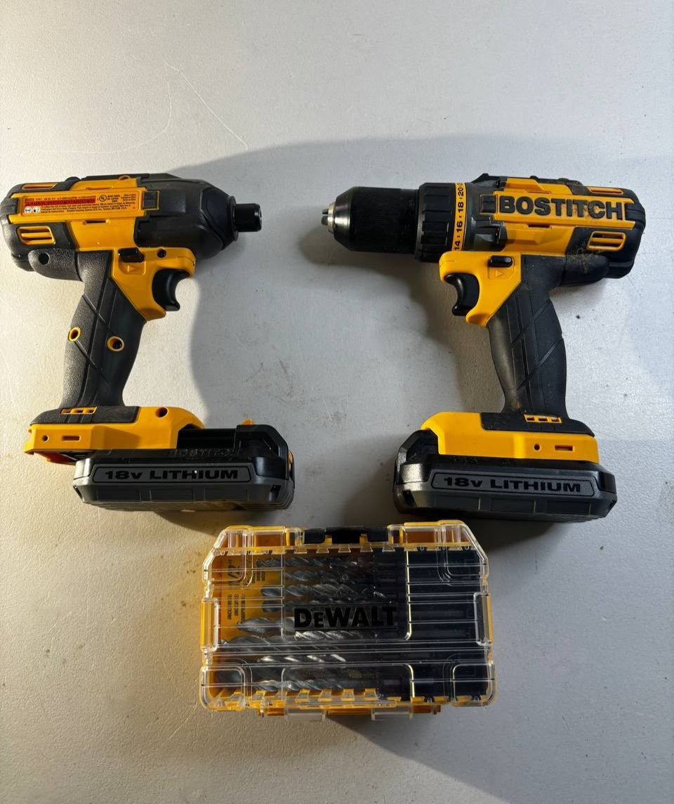 BOSTITCH 18 Cordless Drill Driver & Impact Driver Combo Kit w/ DEWAL w/2 Battery