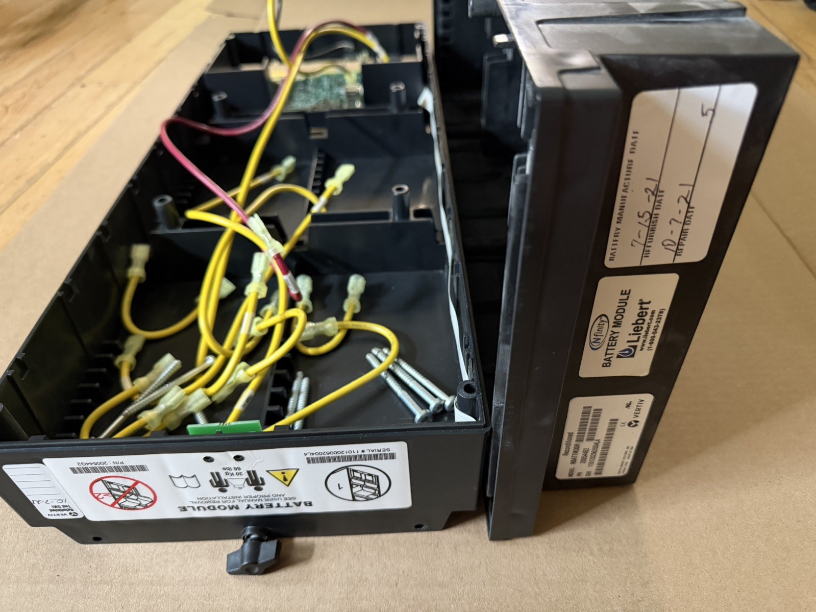 Empty Liebert Nfinity 200544G2 Battery Module, NBATTMOD, Ready for new batteries