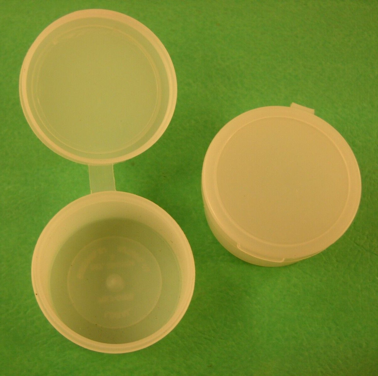 6 Plastic 1 oz Containers One Ounce Snap On Lid White
