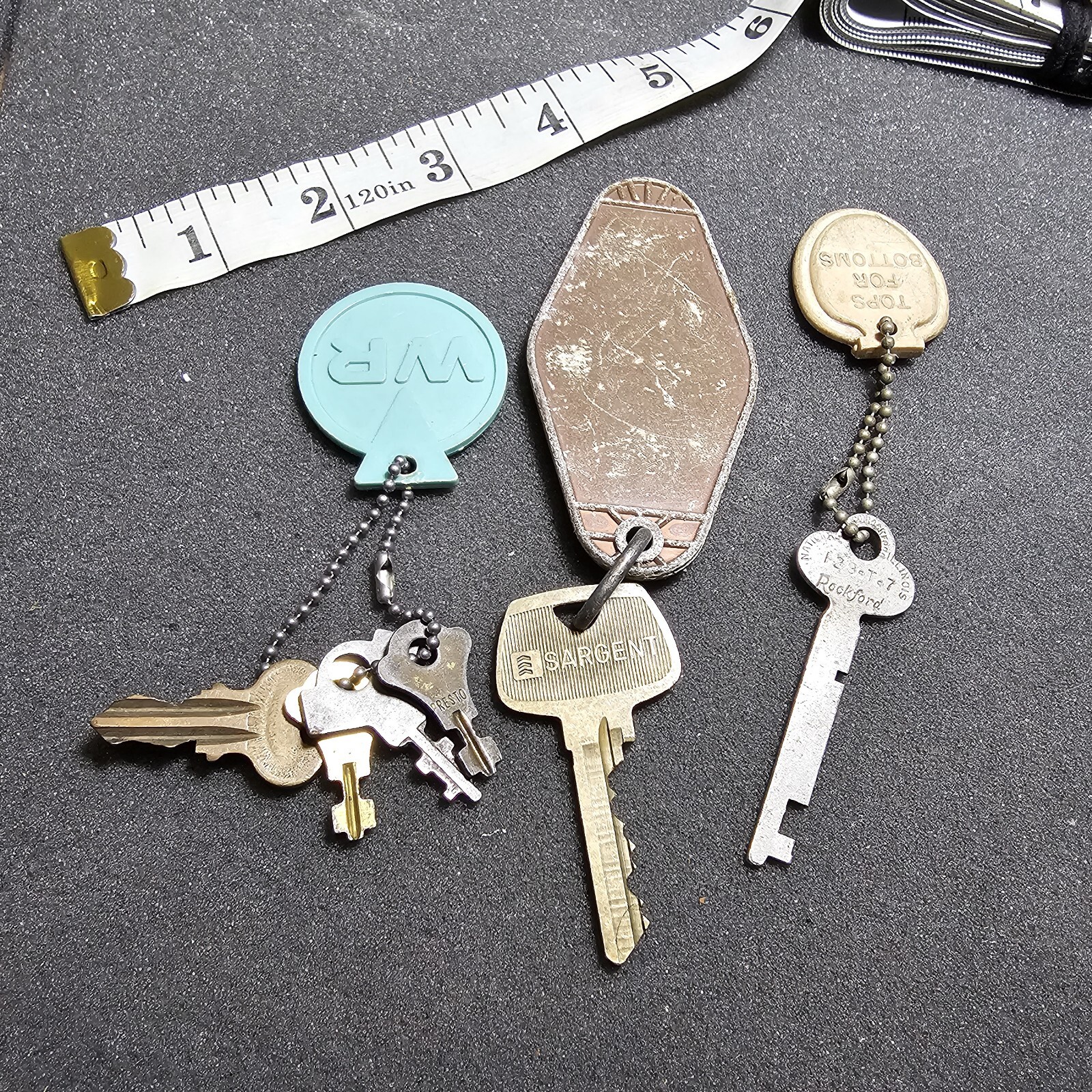 Lot Of Vintage Antique Keys And Plastic Key Chains Different Sizes And Metals