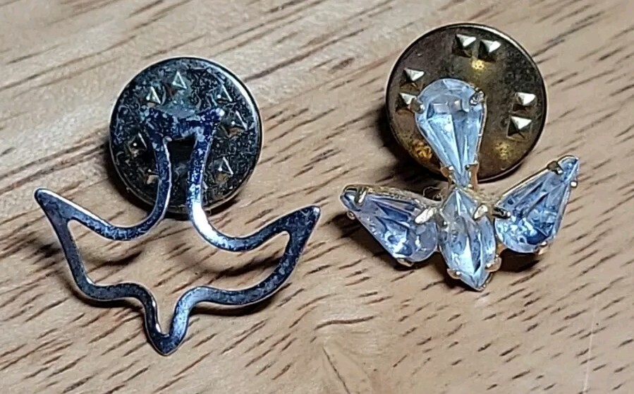 Religious Lapel Tac Pin Christianity Flying Peace Doves Silver Tone & Gold Tone