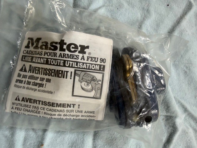 Master lock gun trigger lock w/2 keys (Model: 90KADSPT)