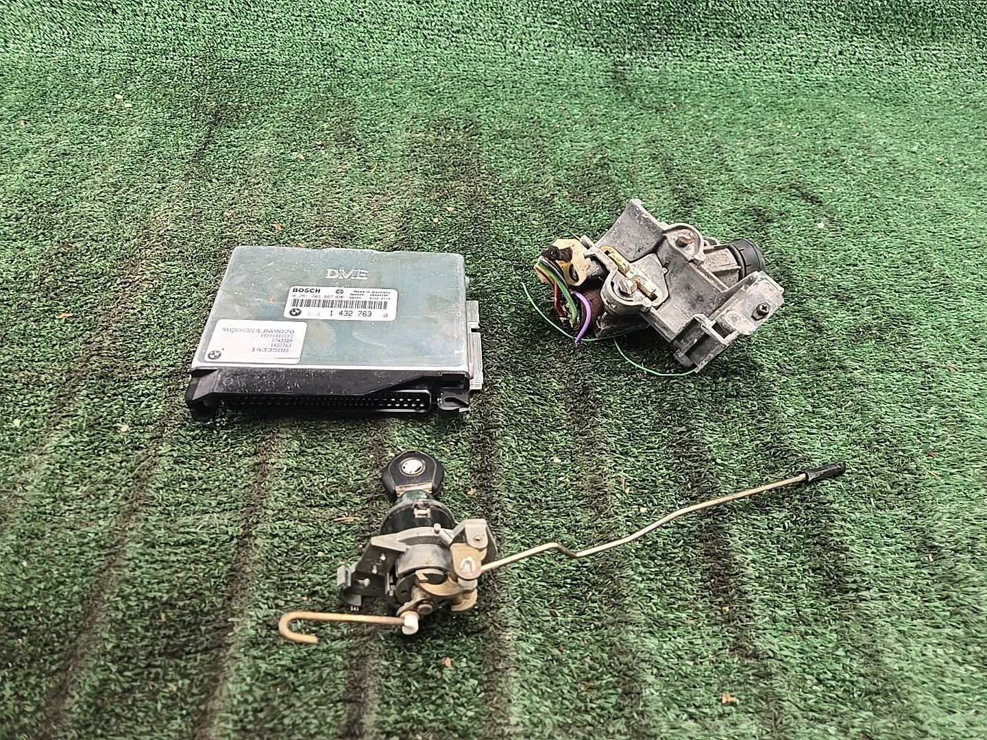 1996-2002 BMW Z3 E36 1.9L Key Set ECU Ignition M44