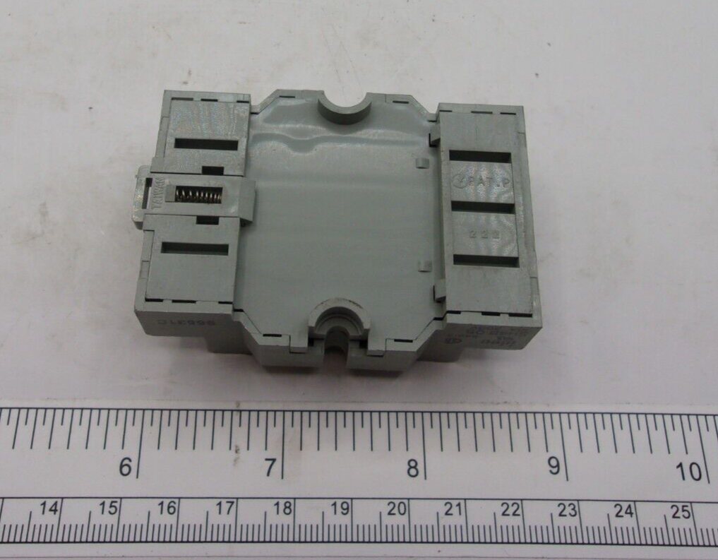 IDEC SH4B-05, RELAY SOCKET 10A 300V, 2075A