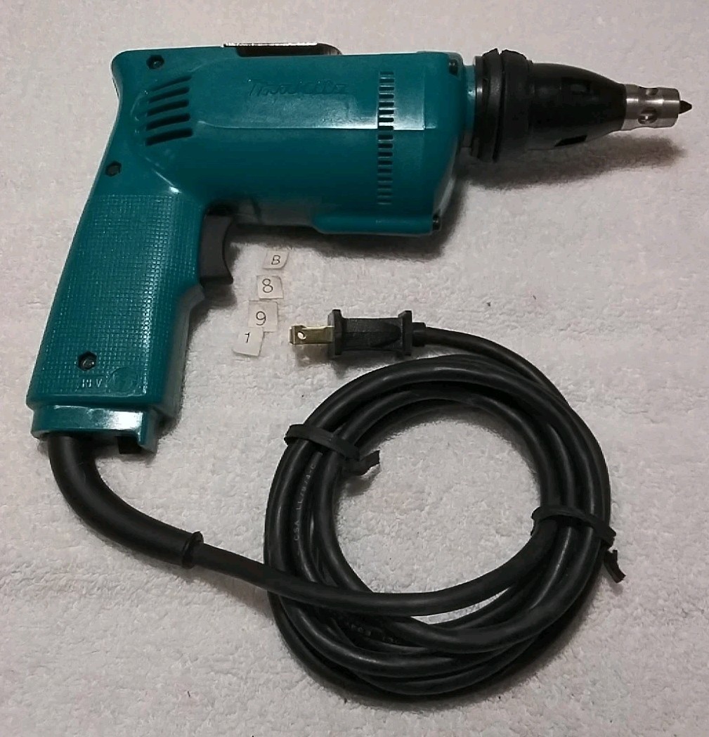 6820V MAKITA 110VOLT DRYWALL SREWDIVER 5.2AMPS O-4000RPM "NEW "
