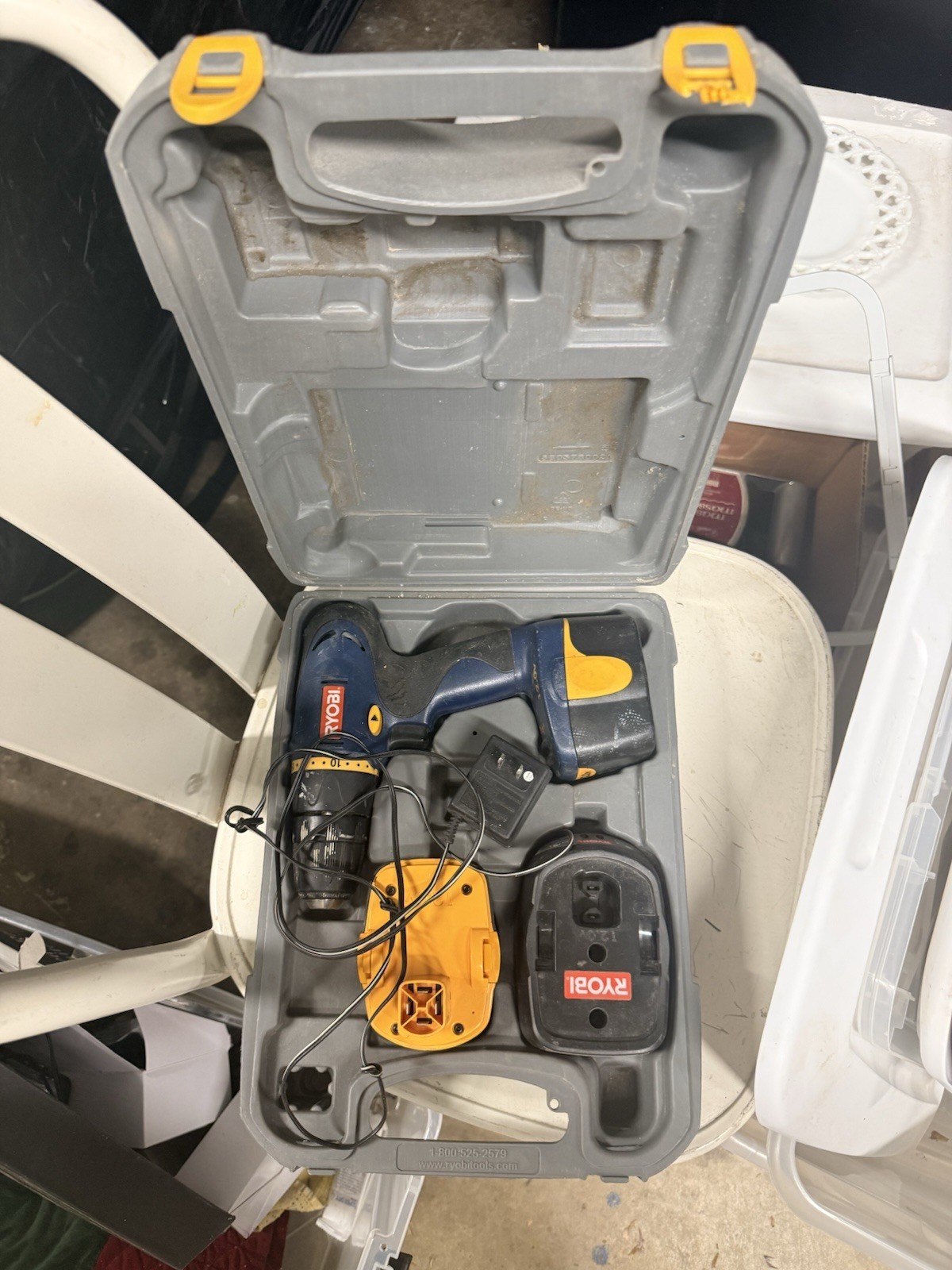 USED Ryobi Drill Driver Kit w/Hard case  (TESTED)