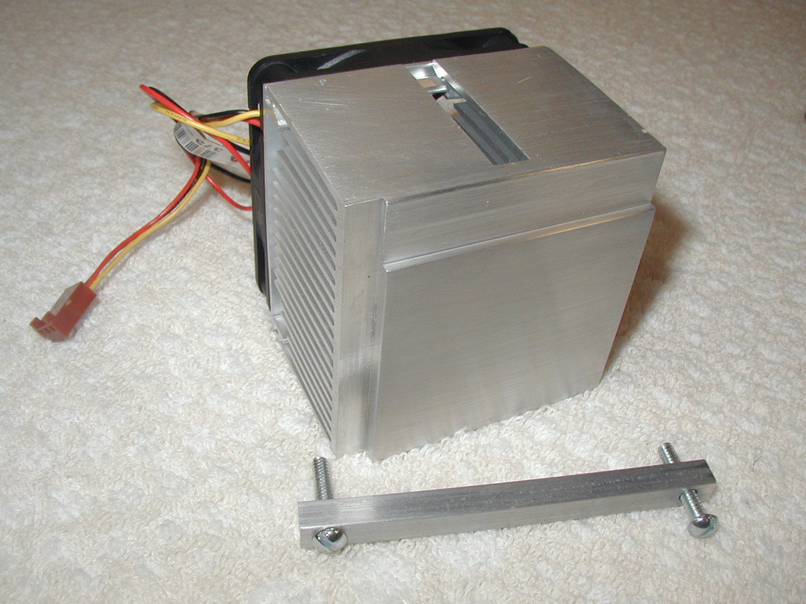 CPU Heatsink with 12 Volt Fan