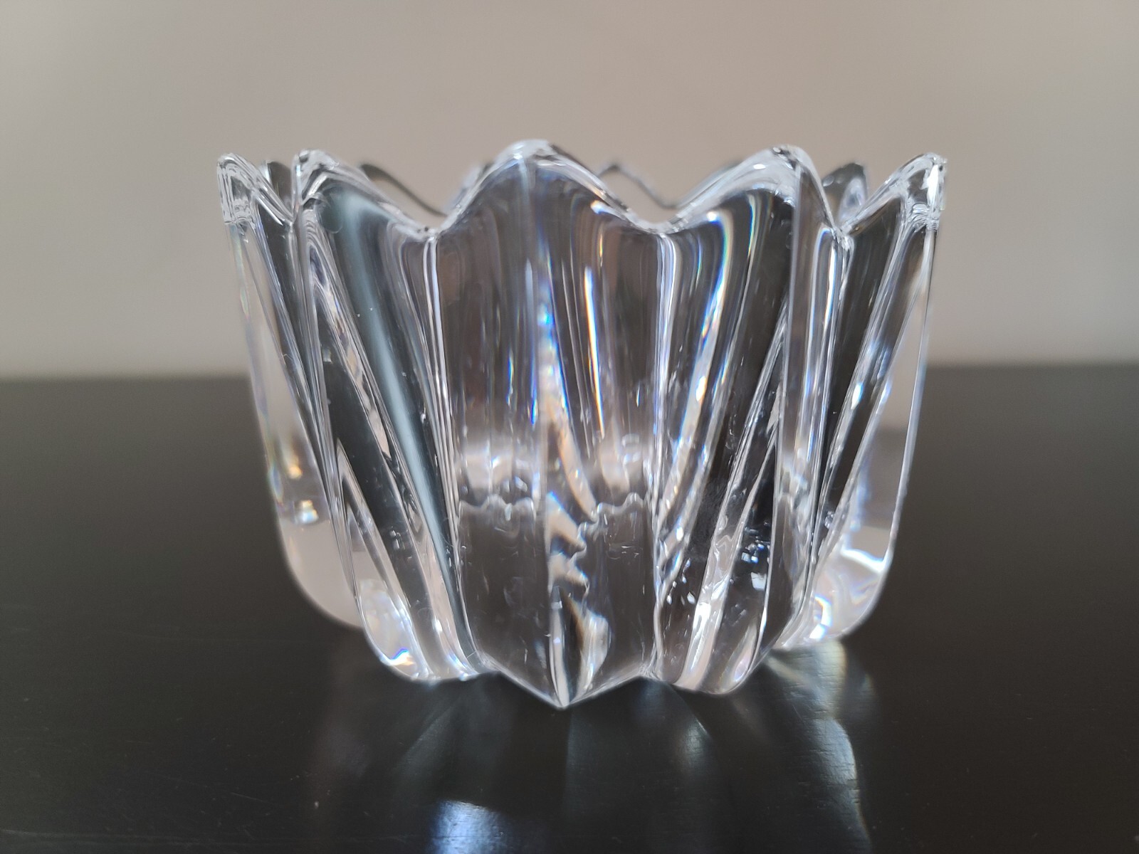 Orrefors~ Sweden~ "Fleur" Crystal Bow l~ 4 3/4" Excellent!