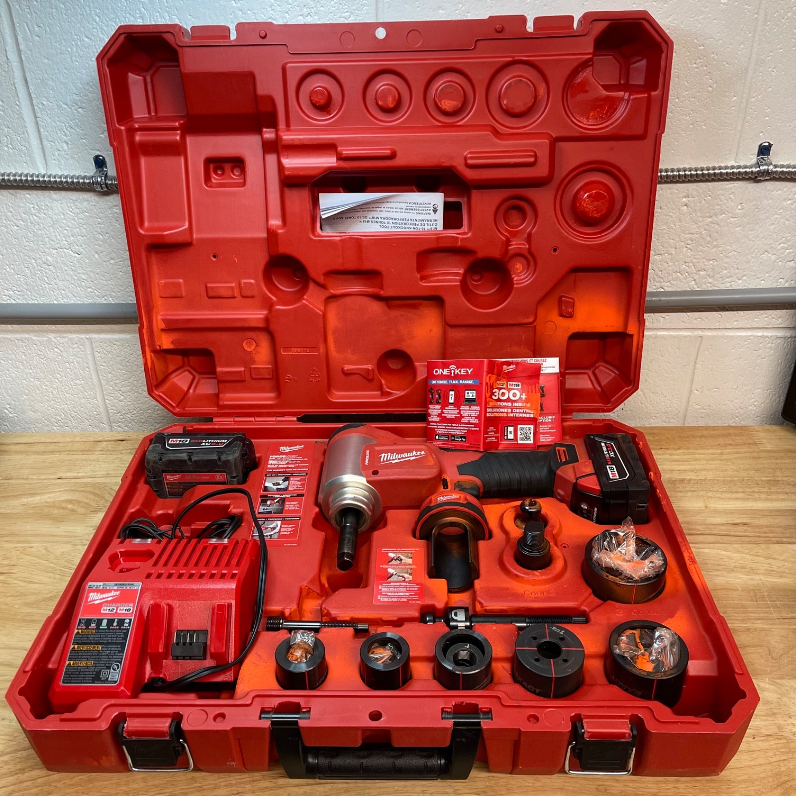 Milwaukee 2676-22 FORCELogic M18 10T 1/2in.-2in. Knockout Tool Kit