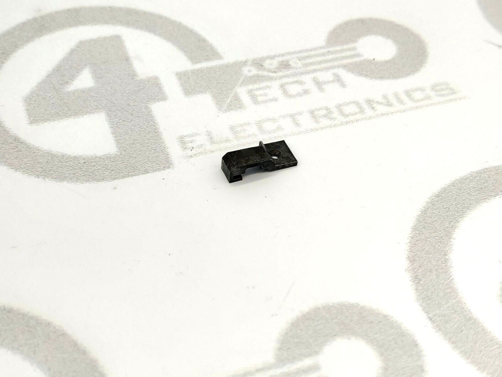 Universal Instruments Cam Link Hanger 44411901