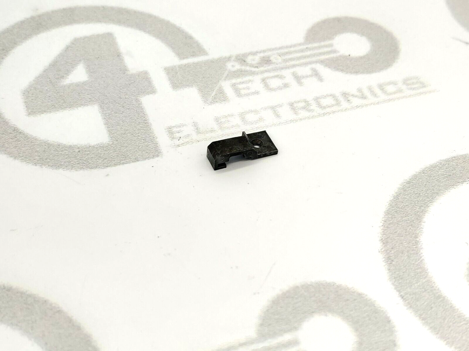 Universal Instruments Cam Link Hanger 44411901