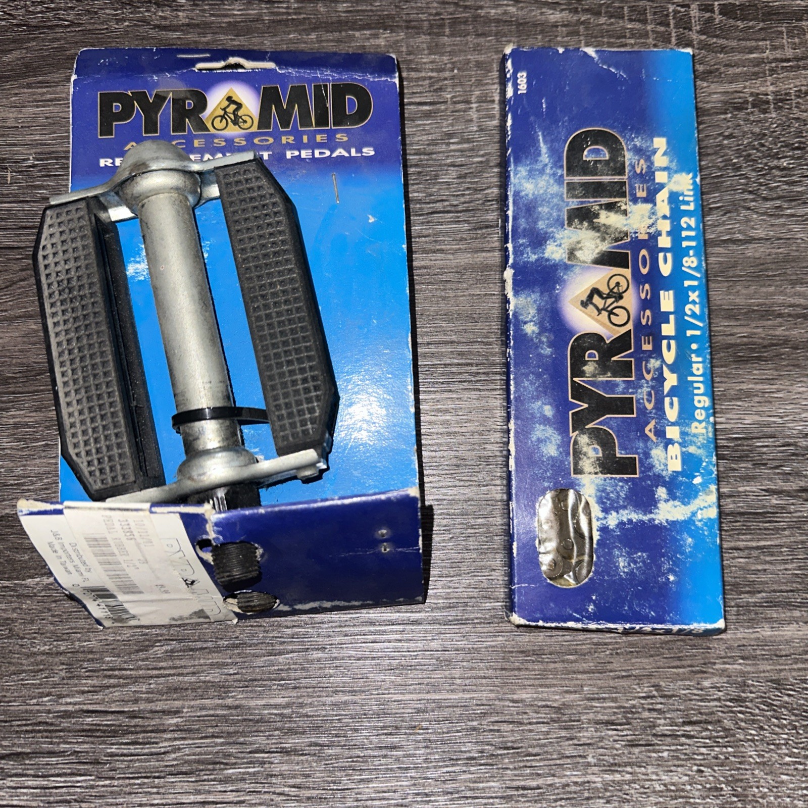 Pyramid Vintage 2001 Bicycle Rubber Pedals 1/2” & Chain 1/2 x 1/8 - 112 Link