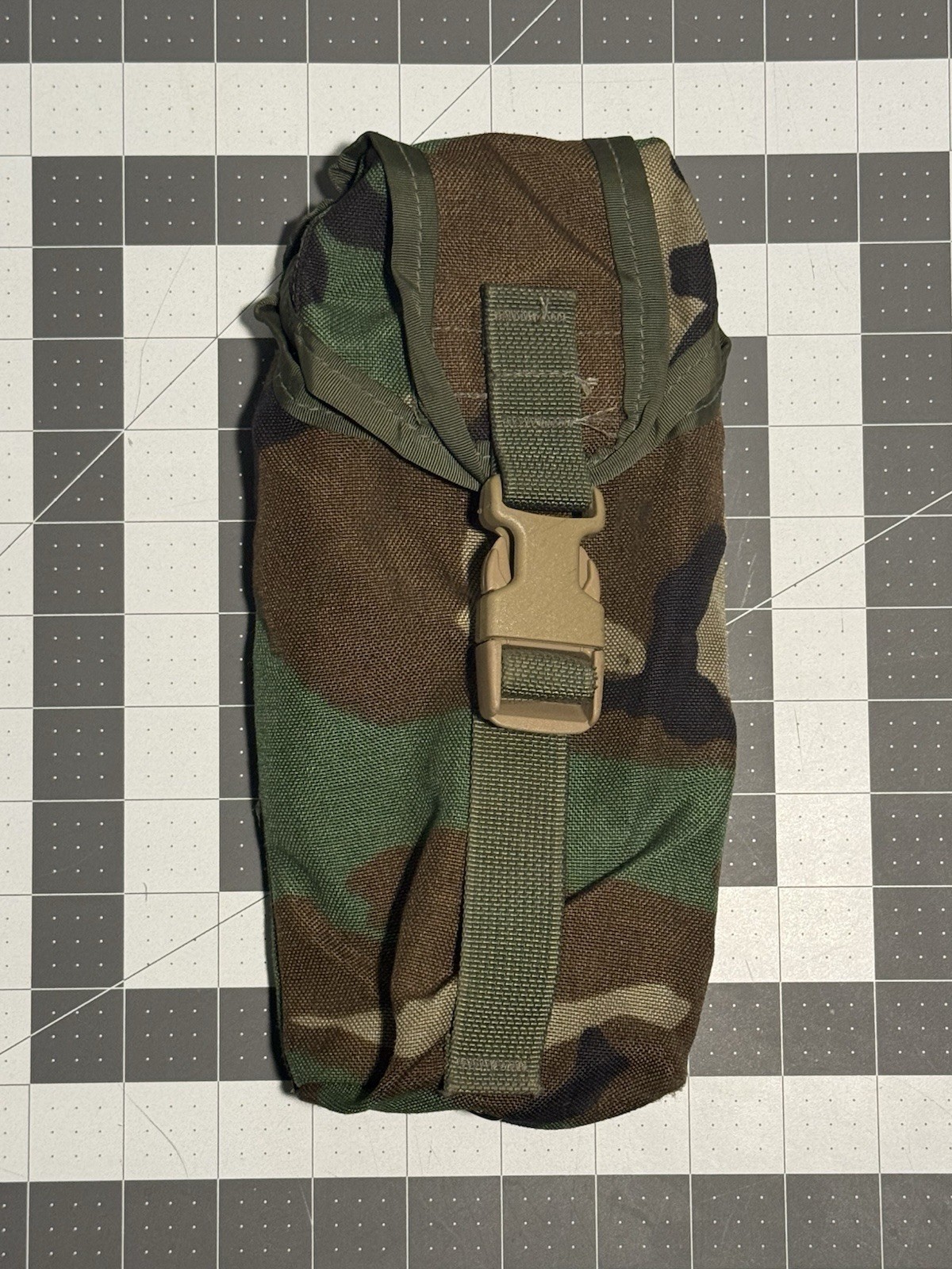 MOLLE M81 Woodland RACK Radio Pocket USGI Specialty Defense Systems AN/PRC-126