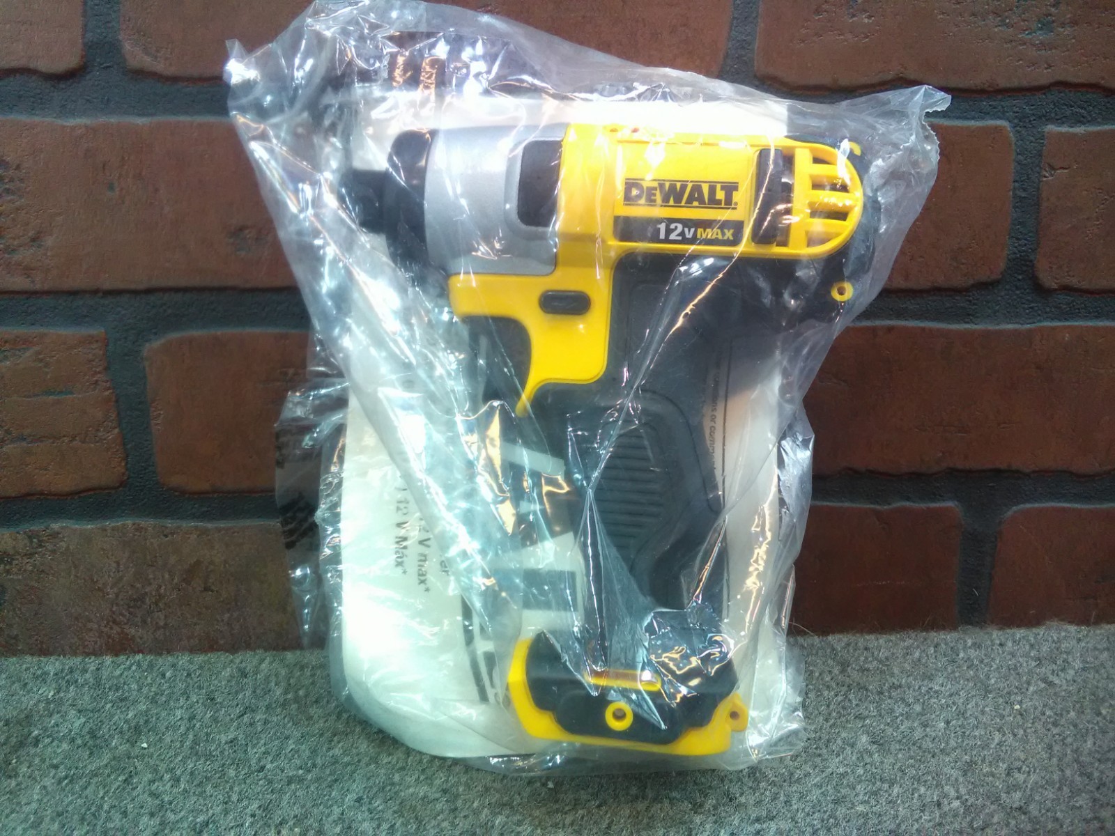 12V Dewalt 12V DCF815 12V (NOT A 20V) MAX 1/4" Impact Driver 12V-***NEW***