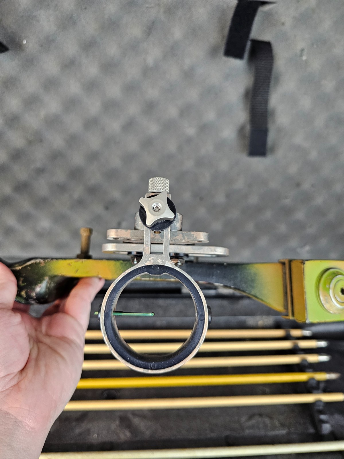 Classic York Compound Bow with Case Arrows and Accessories RH (used read)