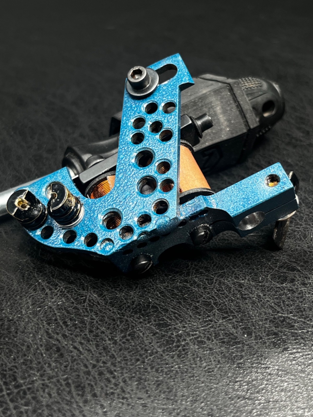 Middleground MFG coil tattoo machine