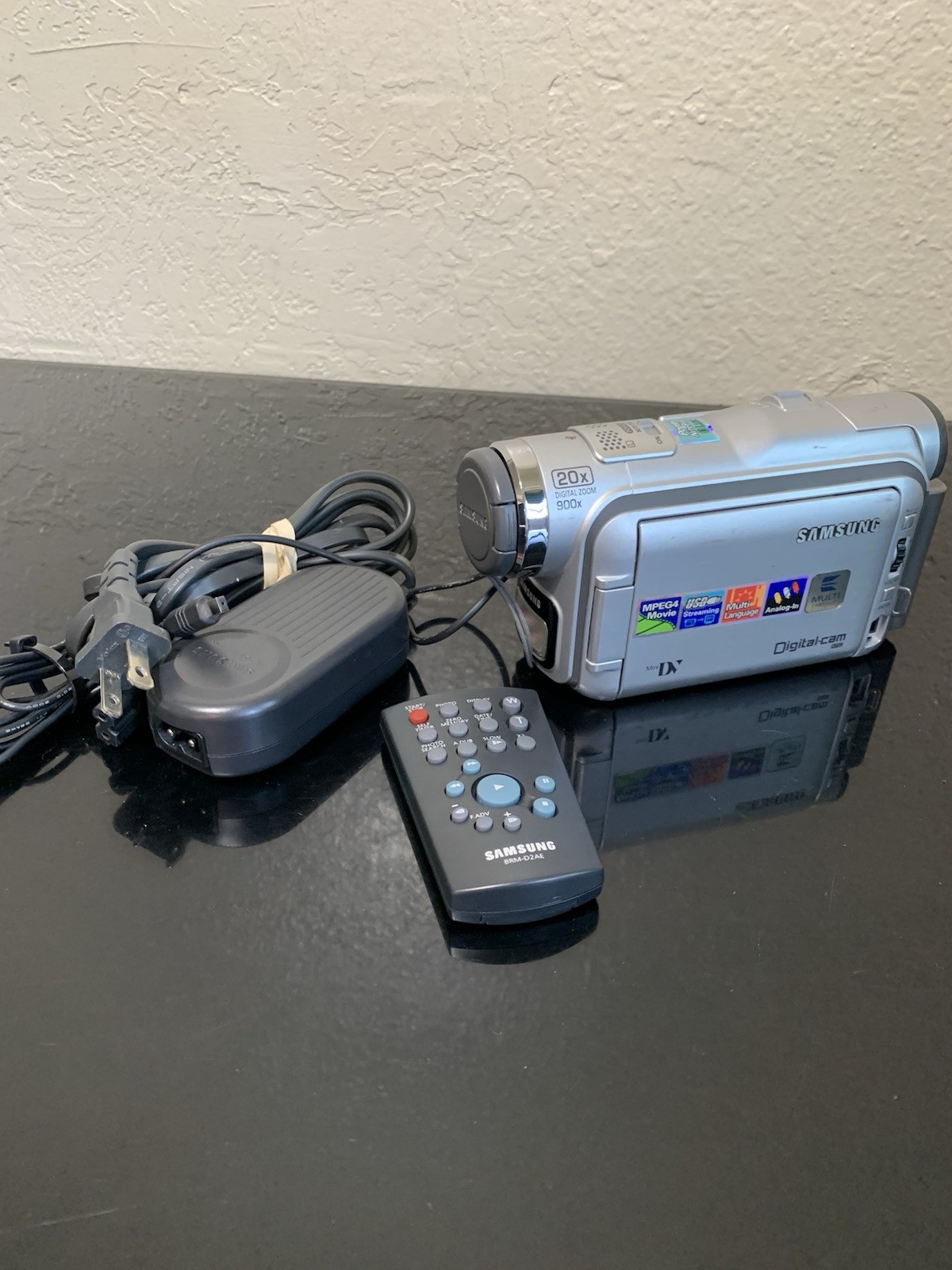 Samsung SCD107 MiniDV Camcorder 20x w/ Charger + Remote (Parts or Repair)