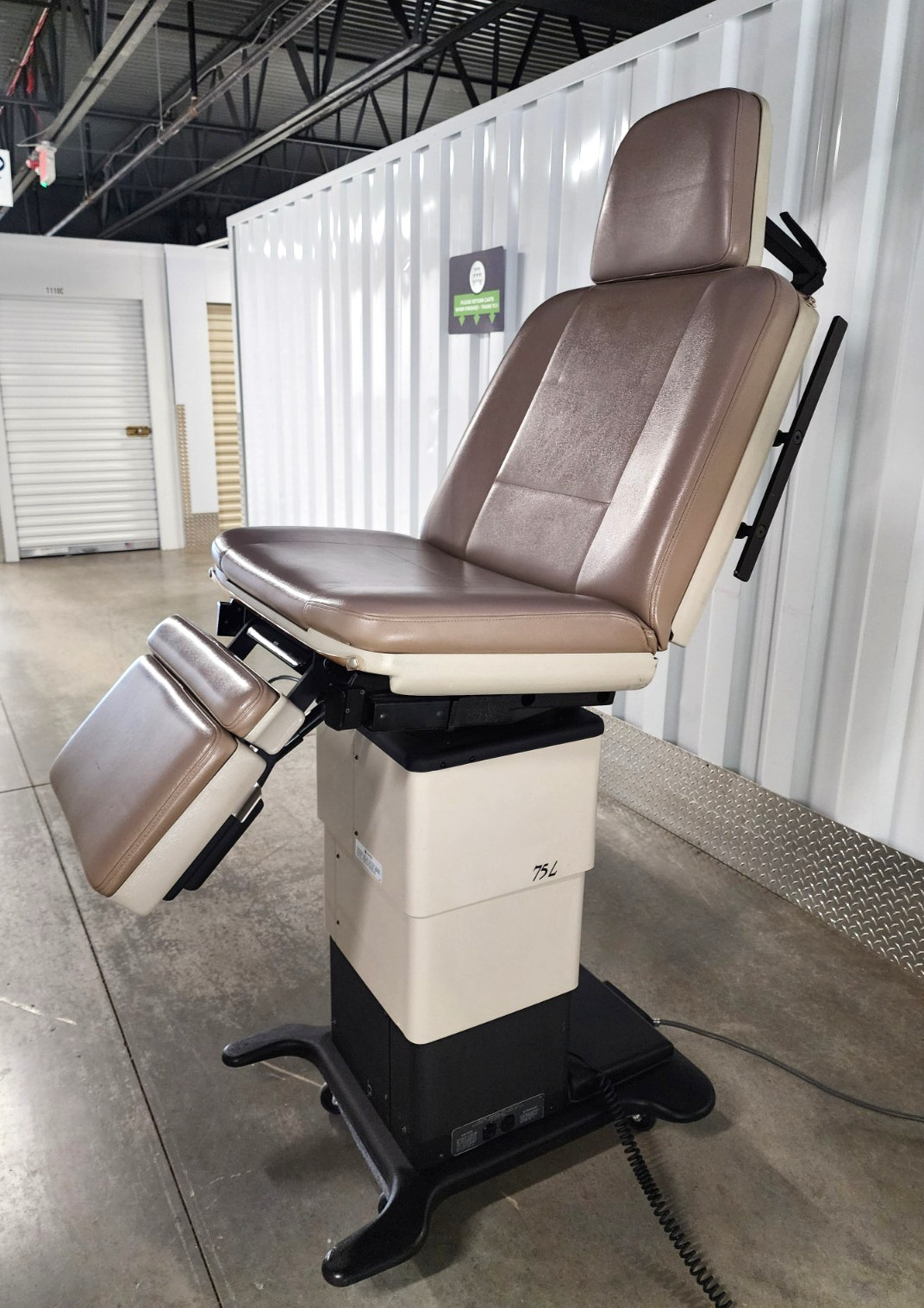 MIDMARK RITTER 75L POWER PROCEDURE EXAM CHAIR 411-011