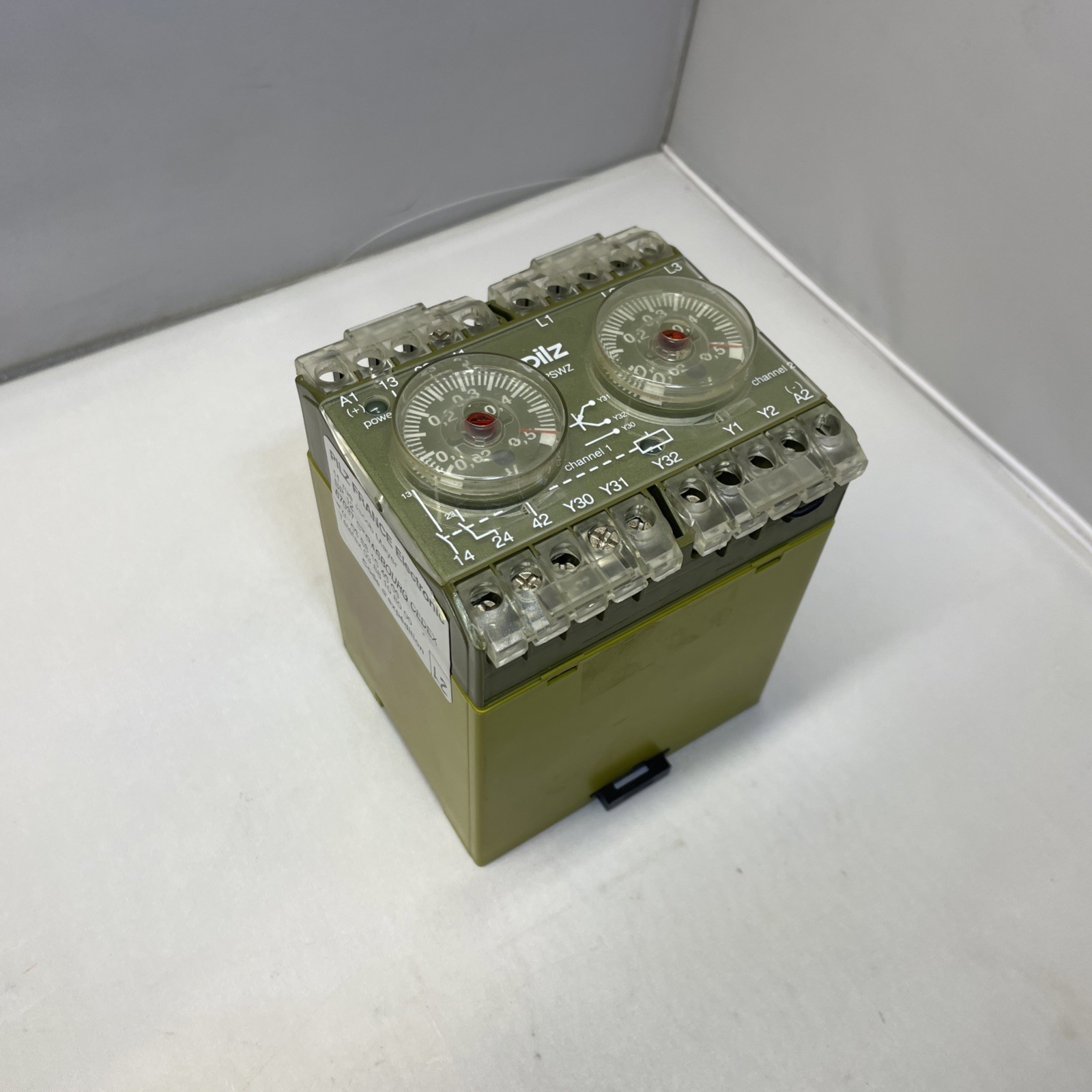 PILZ PSWZ 110VAC 2S/1O 100VAC 6VA 50-60Hz 250VAC 6A 1300VA 6AF/4AT