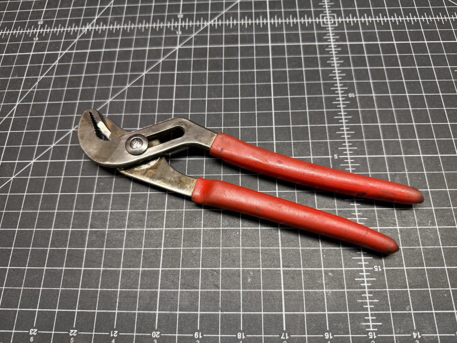 SNAP-ON 91ACP 9" Adjustable Interlocking Channel Pliers RED Soft Grip