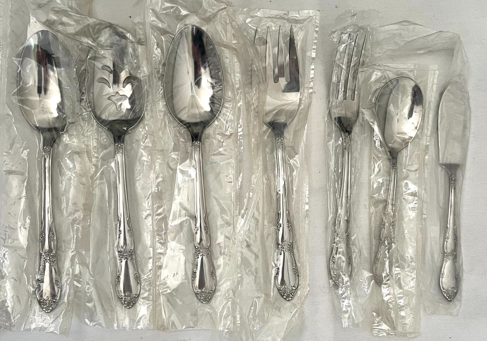NEW - LOTS of 4 & 6 - PICK "FENWAY" DAYDREAM Wm. A. Rogers Oneida Ltd. Stainless