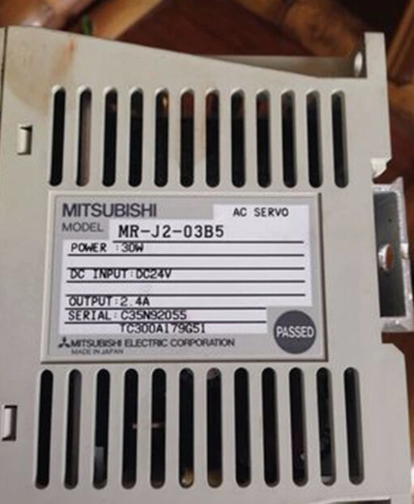 1pcs Brand new For Mitsubishi with box servo motor MR-J2-03B5 1zk8