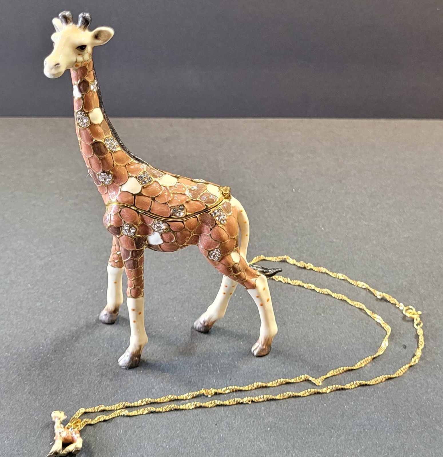 Kingspoint Enameled Giraffe Box with (Necklace)