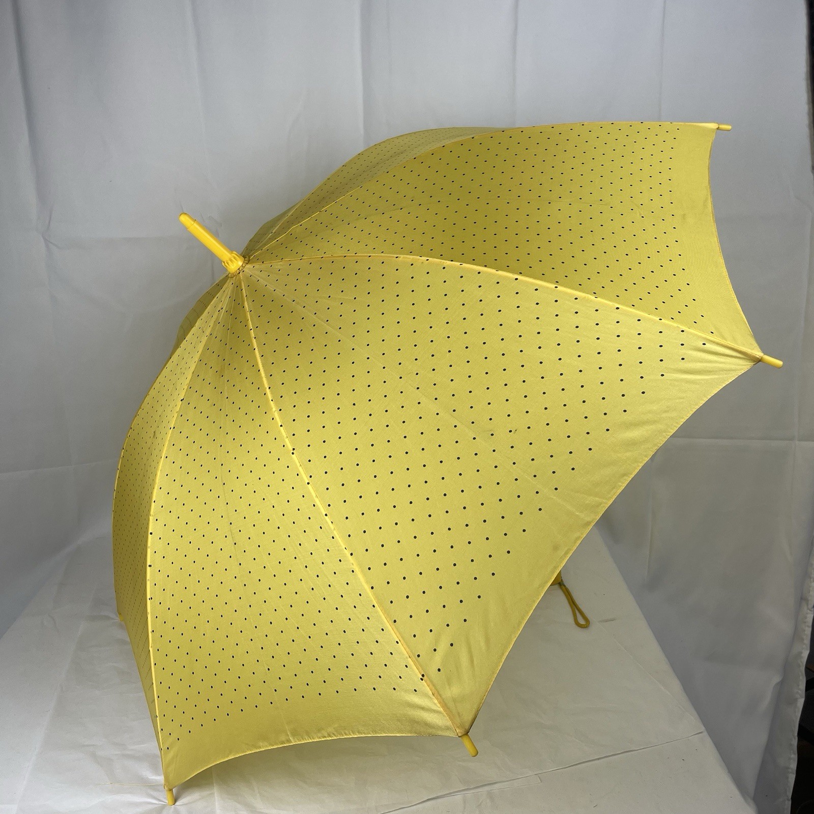 Vintage Umbrella YELLOW w Black Polka Dot 44 INCH CANOPY MANUAL Sturdy