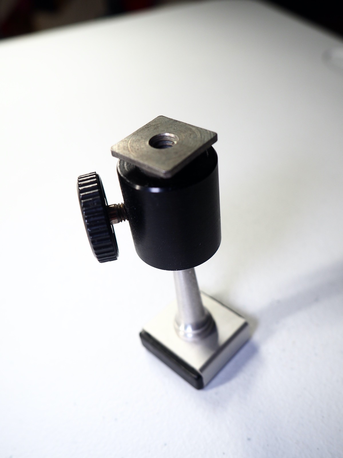 Ball and Socket Flash Lifter